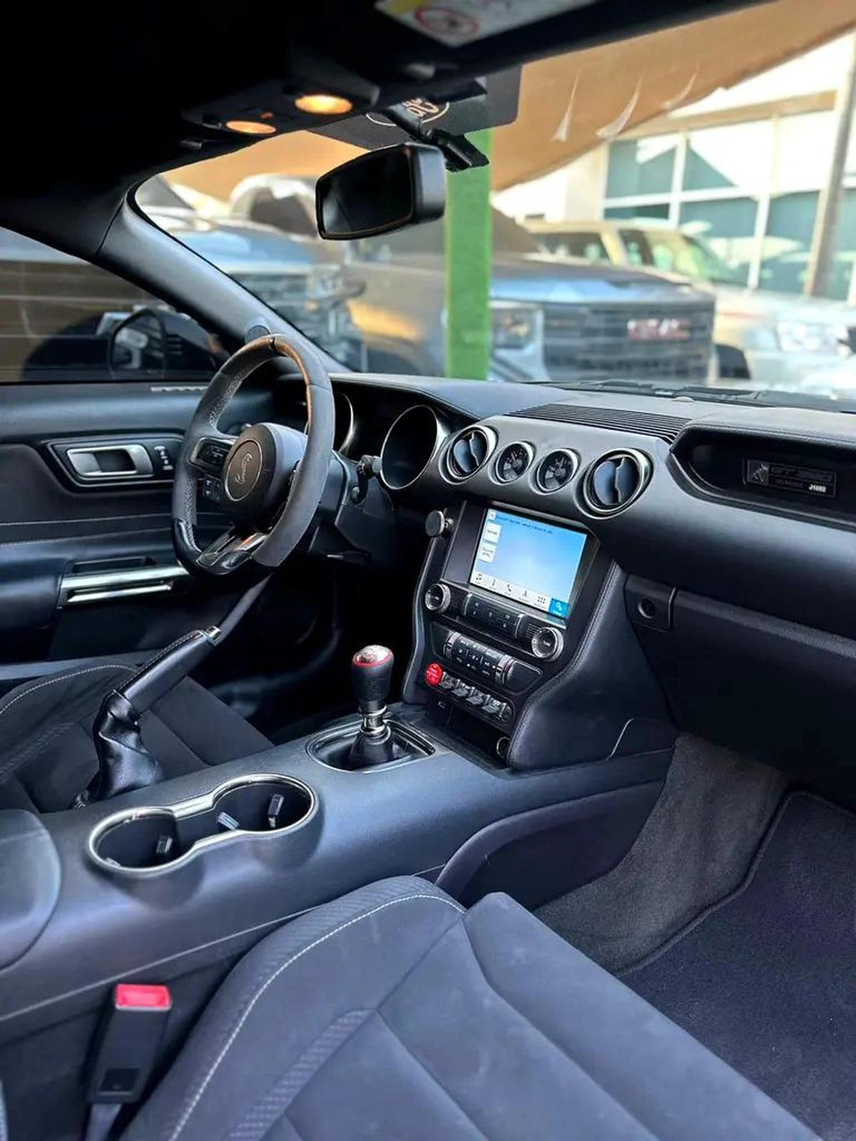 FORD MUSTANG GT350 SHELBY GCC 2018 Full service history (Al tayer) Full option manual gear Recaro-6-6