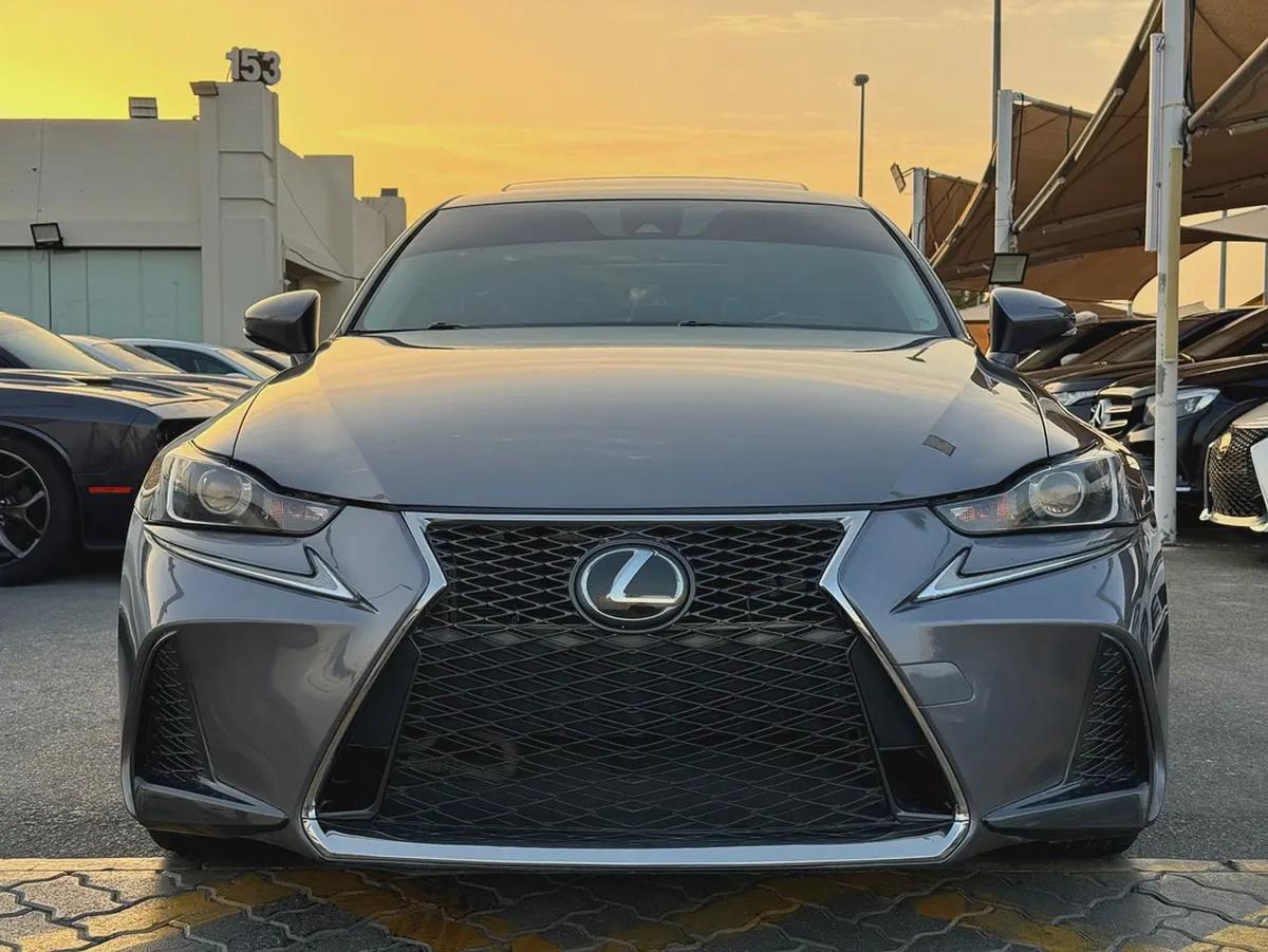 لكزس IS300 V4 2.0L موديل 2019 وارد فل اوبشن بحاله ممتازه-0-0
