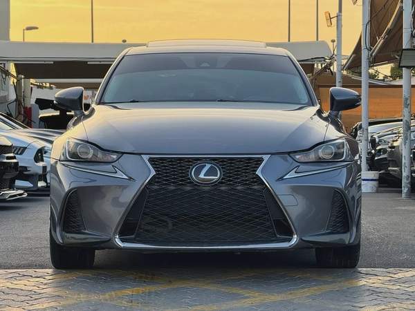 لكزس IS300 V4 2.0L موديل 2019 وارد فل اوبشن بحاله ممتازه
