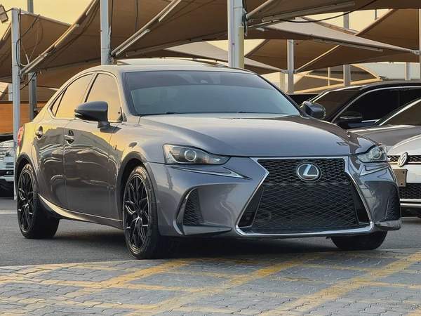 لكزس IS300 V4 2.0L موديل 2019 وارد فل اوبشن بحاله ممتازه