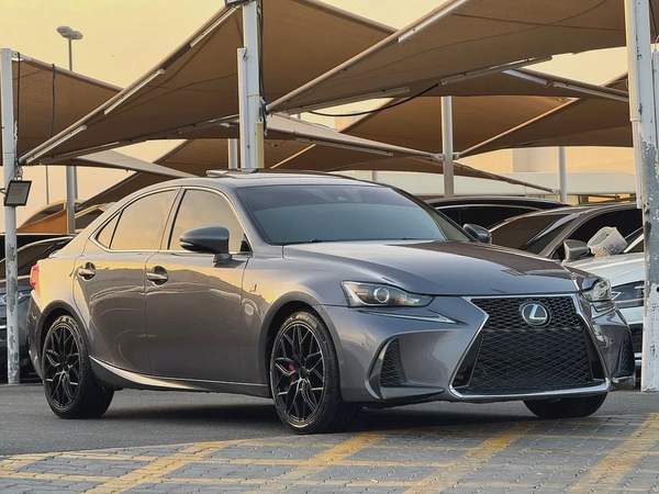 لكزس IS300 V4 2.0L موديل 2019 وارد فل اوبشن بحاله ممتازه