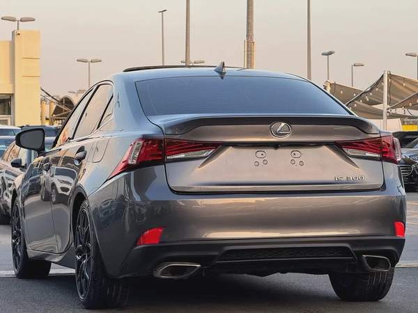 لكزس IS300 V4 2.0L موديل 2019 وارد فل اوبشن بحاله ممتازه