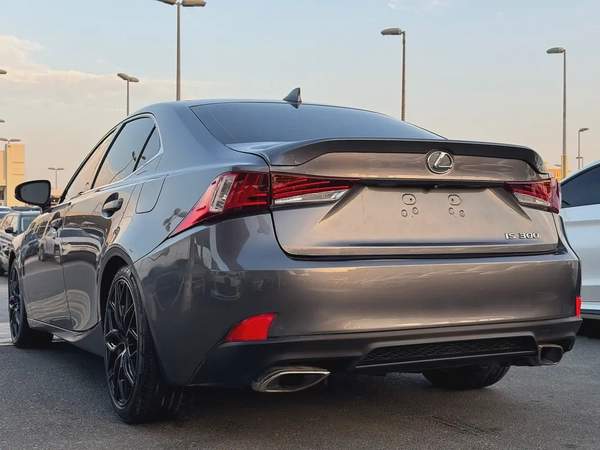 لكزس IS300 V4 2.0L موديل 2019 وارد فل اوبشن بحاله ممتازه