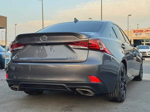 لكزس IS300 V4 2.0L موديل 2019 وارد فل اوبشن بحاله ممتازه