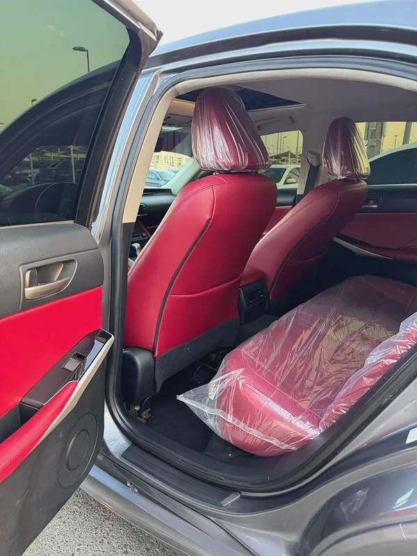 لكزس IS300 V4 2.0L موديل 2019 وارد فل اوبشن بحاله ممتازه