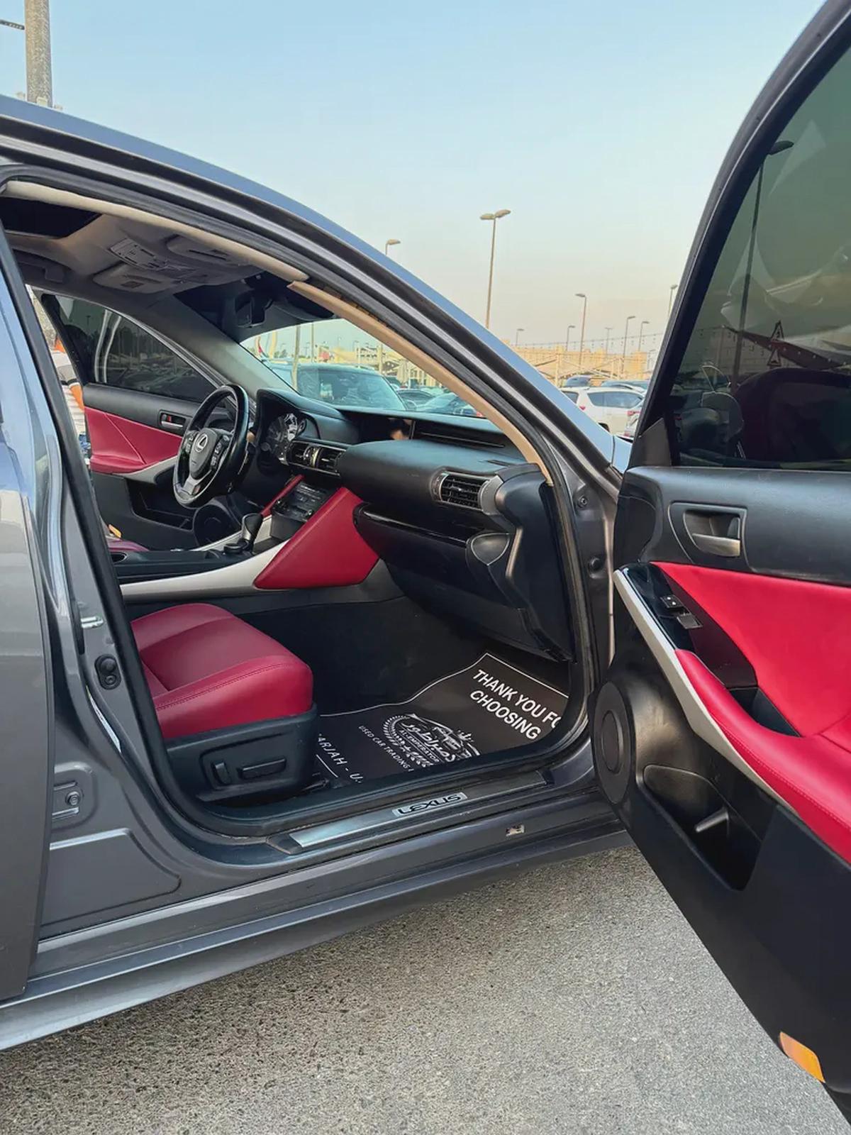 لكزس IS300 V4 2.0L موديل 2019 وارد فل اوبشن بحاله ممتازه-18-18