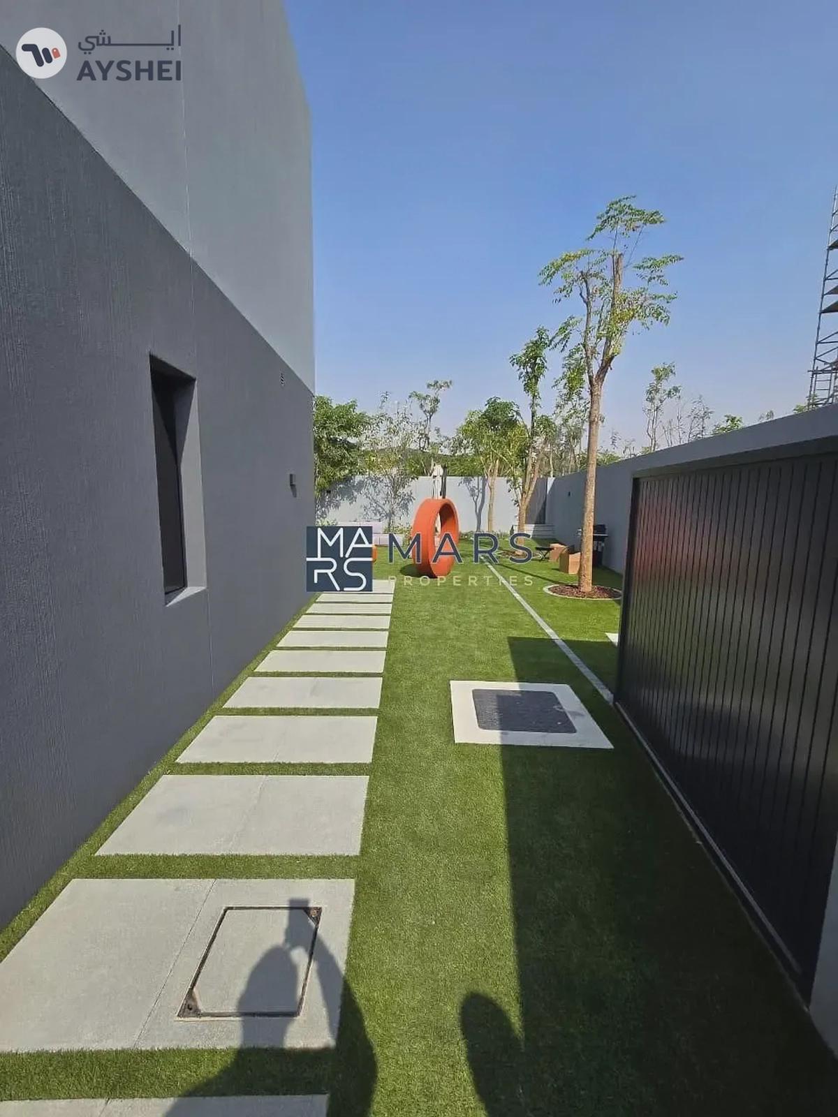 | Single Row | Independent | 6 Bedrooms + Majlis || 10% D P-6-6