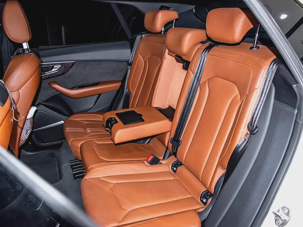 2019 ll Audi Q8 ll S-Line ll Gcc ll Full Option ll Full Service History-7-7