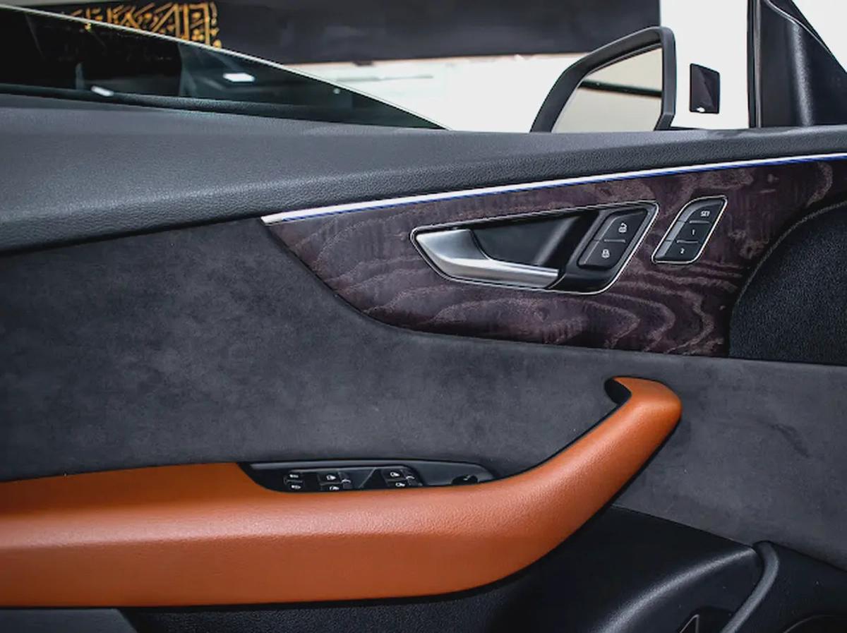2019 ll Audi Q8 ll S-Line ll Gcc ll Full Option ll Full Service History-11-11