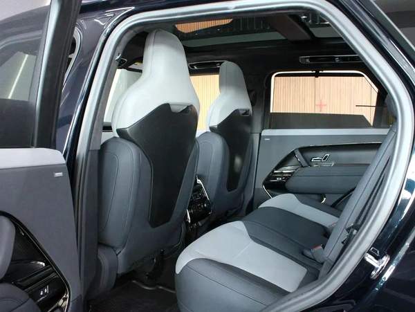 2025 - Range Rover Sport SV - V8 with warranty