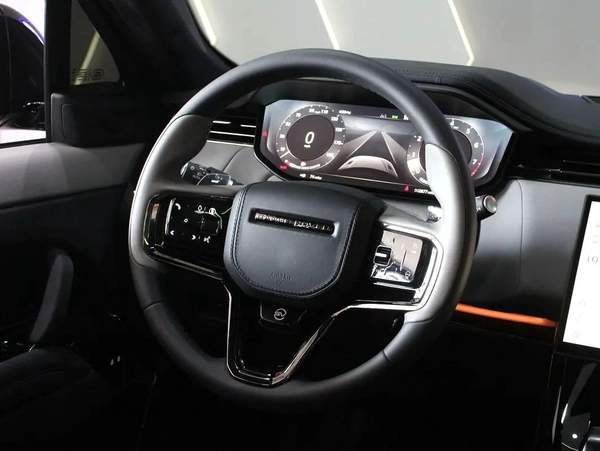 2025 - Range Rover Sport SV - V8 with warranty