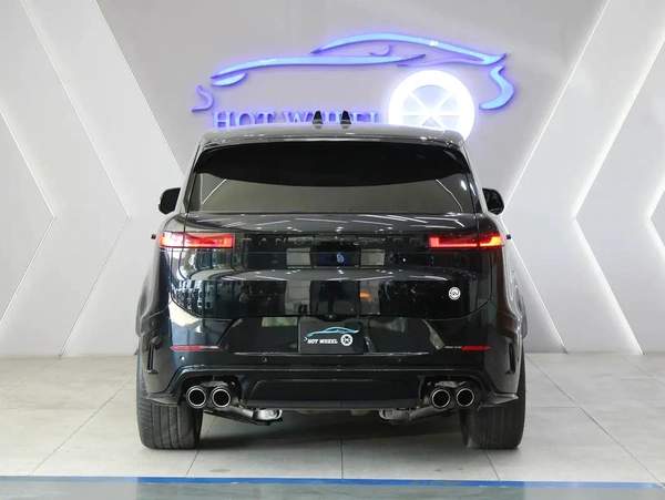 2025 - Range Rover Sport SV - V8 with warranty
