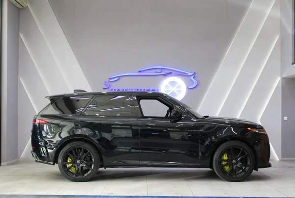 2025 - Range Rover Sport SV - V8 with warranty