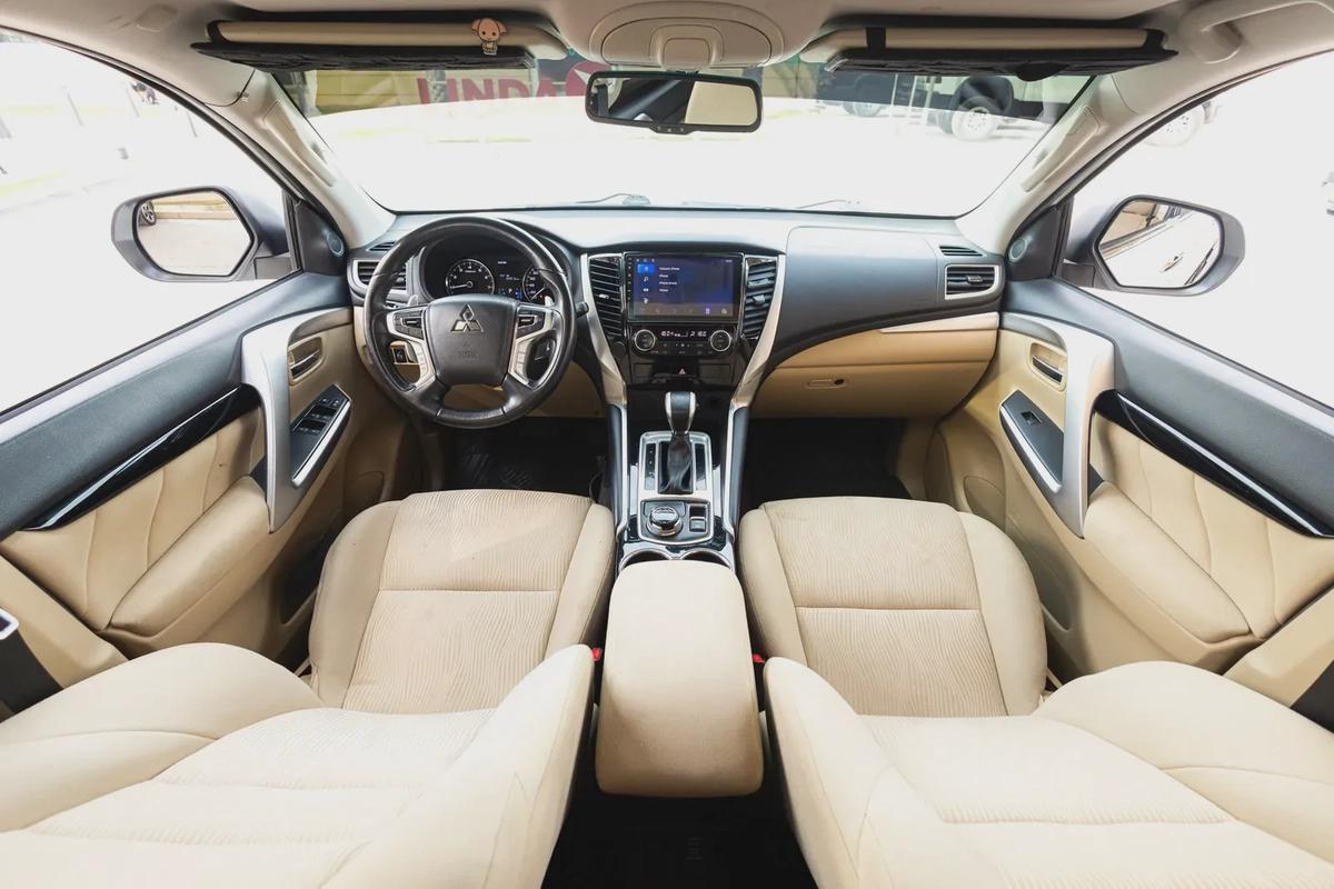 Mitsubishi Montero Sport 2019-13-13