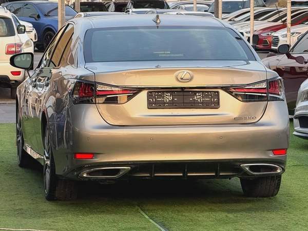 لكزس جي اس 350 2018