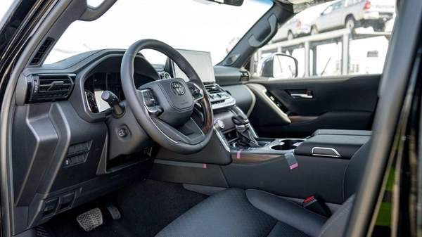 Toyota Land Cruiser LC300 VX 3.5P AT MY2025 – BLACK