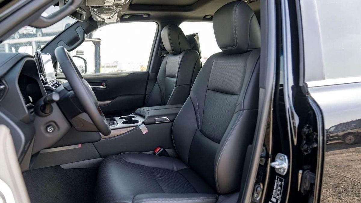 Toyota Land Cruiser LC300 VX 3.5P AT MY2025 – BLACK-13-13