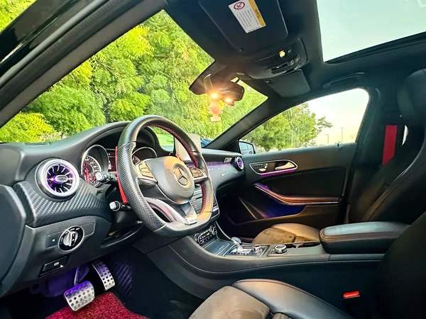 Mercedes Benz A45 AMG FULL OPTIONS FREE ACCIDENT