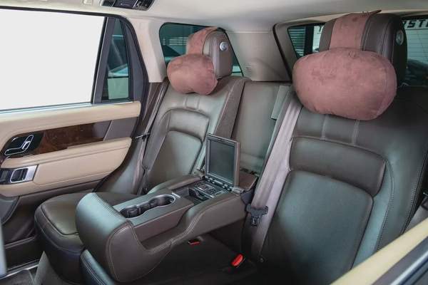 Range Rover Vogue Long Wheel Base-GCC-SVO Kit-Full Service History Available-Under Warranty