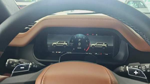 DEFENDER - OCTA - V8 P626 - 2026 - UNDER WARRANTY FROM AGENCY - GCC SPECS - GOLDEN COLOR