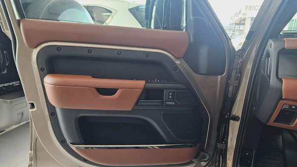 DEFENDER - OCTA - V8 P626 - 2026 - UNDER WARRANTY FROM AGENCY - GCC SPECS - GOLDEN COLOR