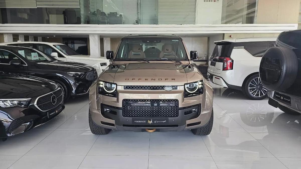 DEFENDER - OCTA - V8 P626 - 2026 - UNDER WARRANTY FROM AGENCY - GCC SPECS - GOLDEN COLOR-8-8