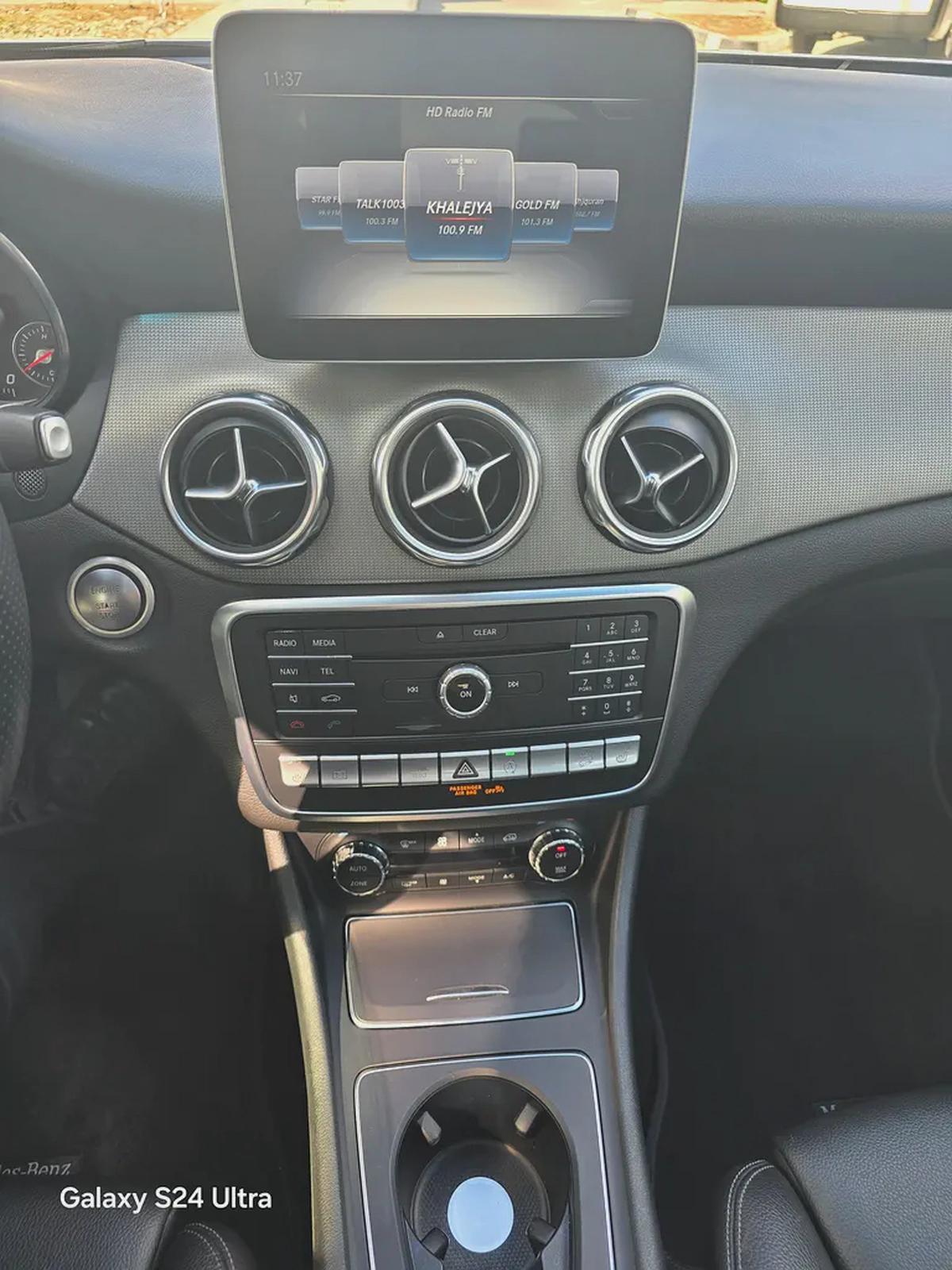 2020 Mercedes-Benz GLA 250 4Matic - American Very clean car-12-12