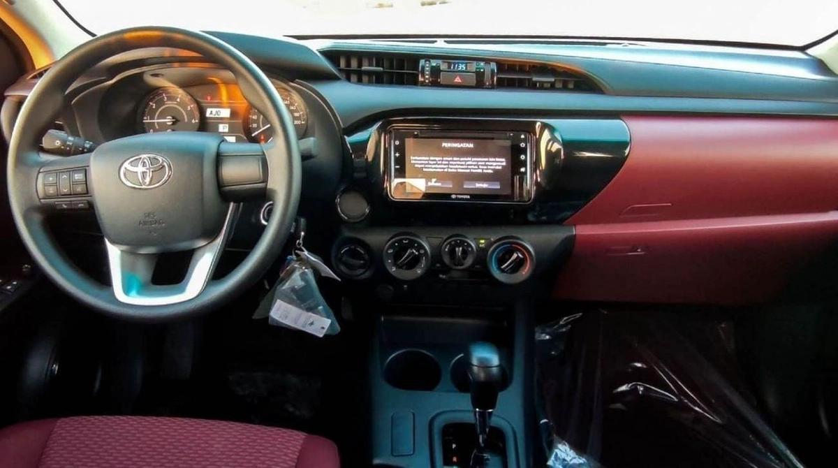 Toyota Hilux HILUX 2.7L AT PETROL-8-8