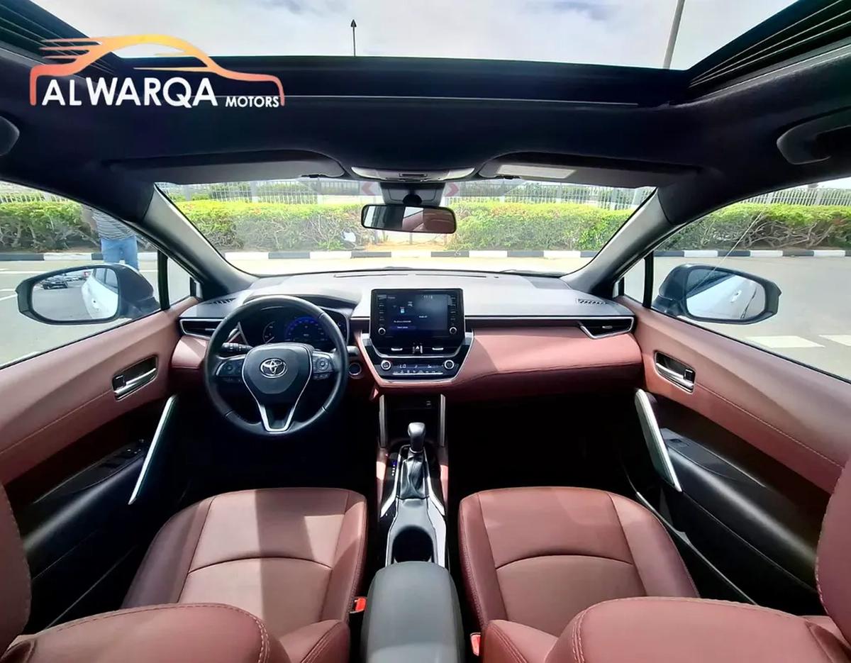 Toyota Corolla Cross Hybrid-2-2