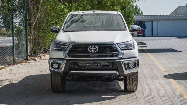 Hilux Pickup SR5 2.7L 2026 GCC Specs Brand New For Export