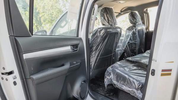 Hilux Pickup SR5 2.7L 2026 GCC Specs Brand New For Export