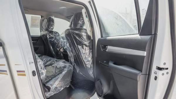 Hilux Pickup SR5 2.7L 2026 GCC Specs Brand New For Export