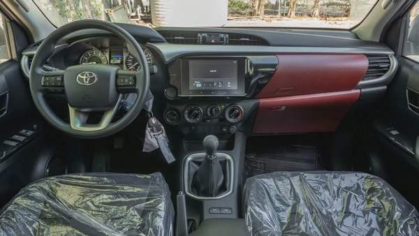 Hilux Pickup SR5 2.7L 2026 GCC Specs Brand New For Export