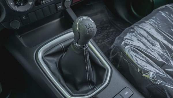 Hilux Pickup SR5 2.7L 2026 GCC Specs Brand New For Export