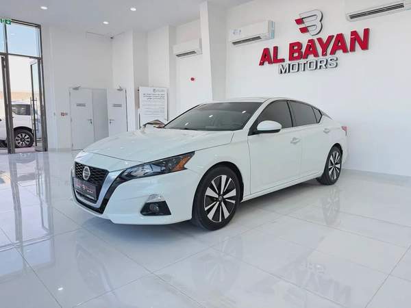 نيسان التيما SV ابيض / بيج 2022 خليجي