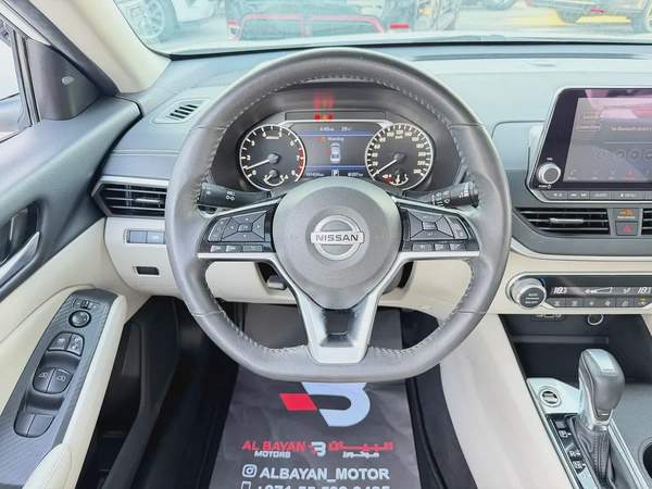 نيسان التيما SV ابيض / بيج 2022 خليجي