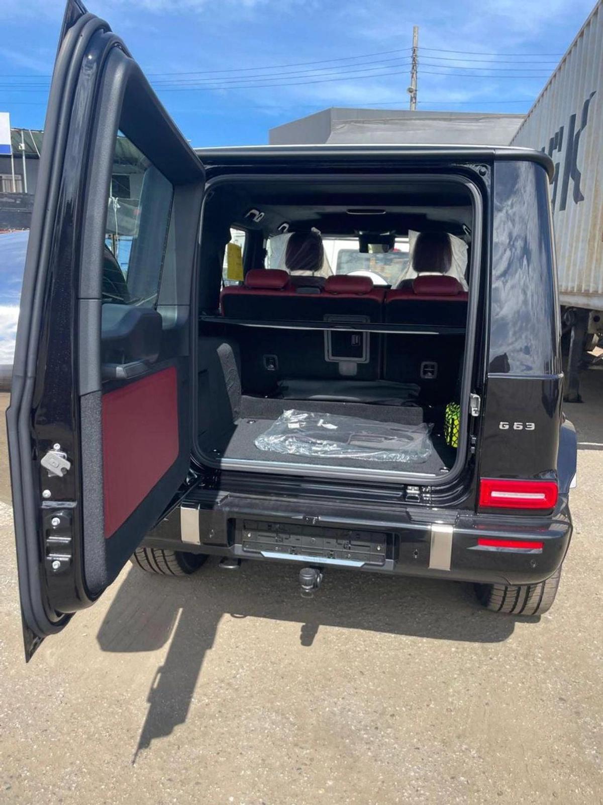 Mercedes-Benz G 63 AMG 4MATIC SUV-2-2