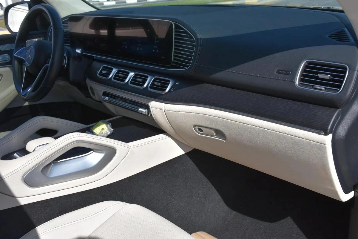 MERCEDES BENZ GLS450 4MATIC 2024 | BLACK-3-3