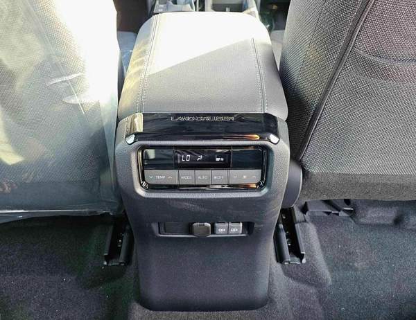 Toyota Prado URBAN-E EURO 4 | 2.8L V4 DIESEL | DVD + CAMERA | AUTO A/C | 4WD (CODE # URBAN-E)