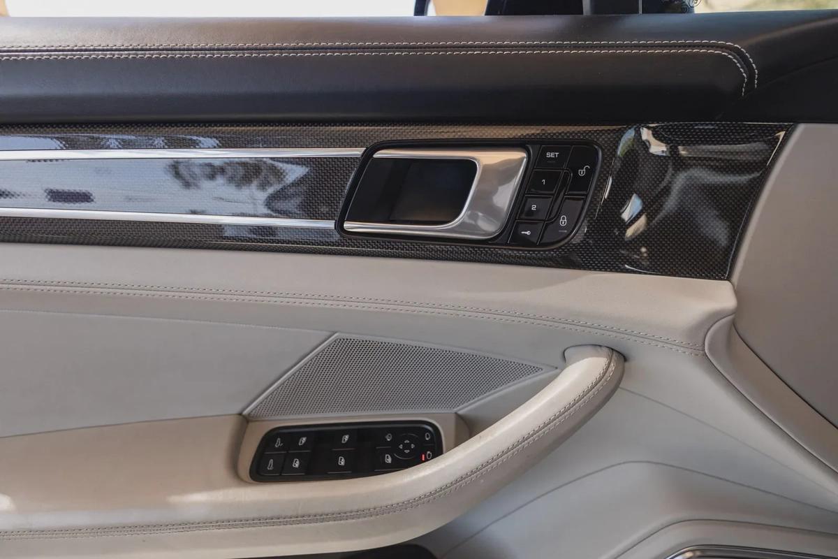 Porsche Panamera Turbo Sport Turismo-10-10