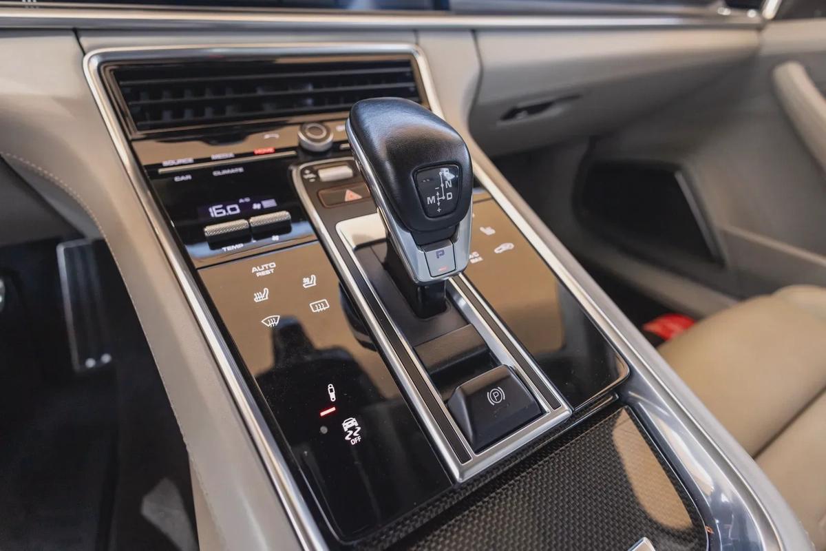 Porsche Panamera Turbo Sport Turismo-9-9