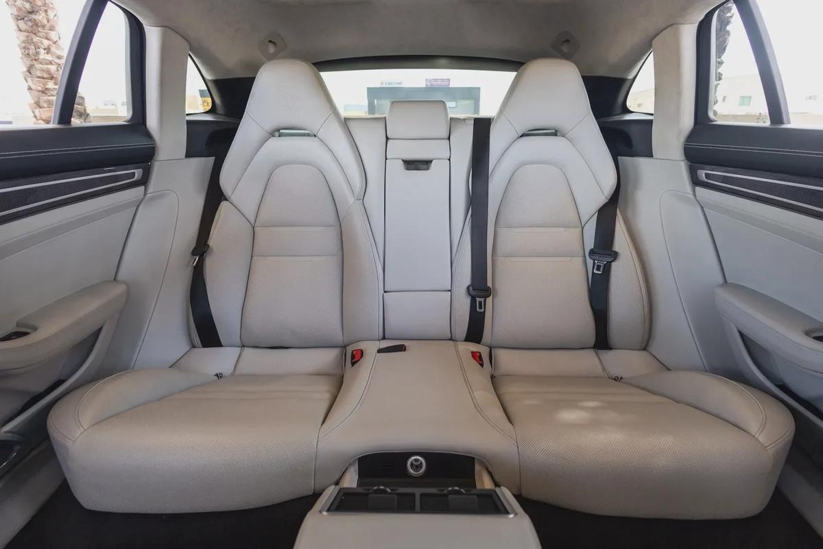 Porsche Panamera Turbo Sport Turismo-12-12