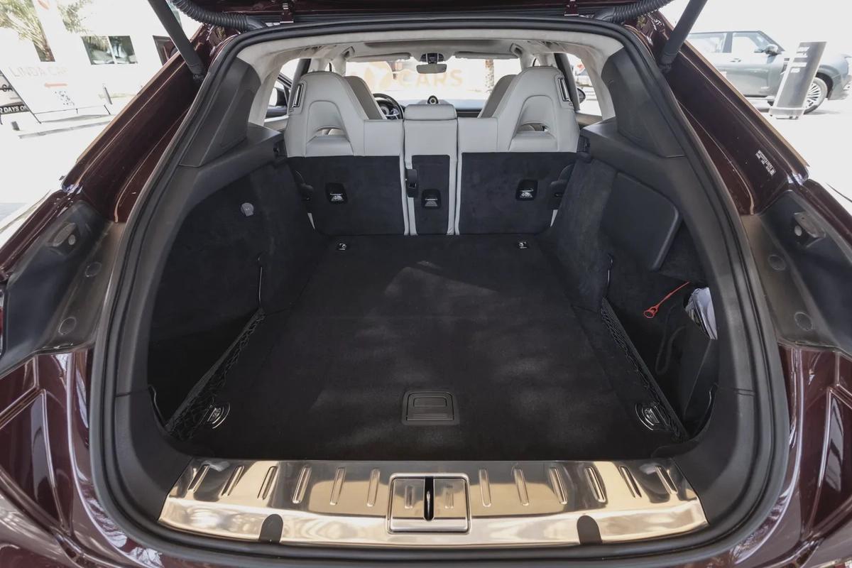 Porsche Panamera Turbo Sport Turismo-1-1