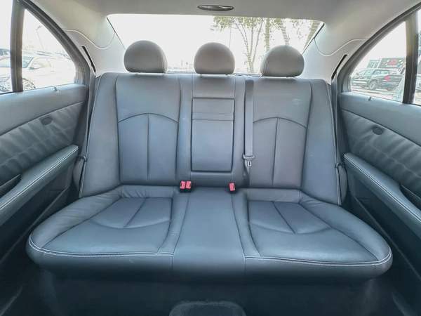Mercedes Benz E550 2009 76,000km - Original Paint - Japan Import - Clean Title