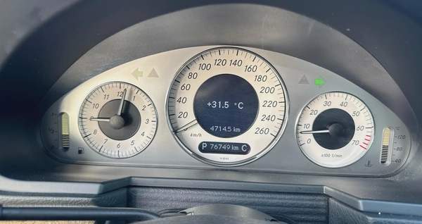 Mercedes Benz E550 2009 76,000km - Original Paint - Japan Import - Clean Title