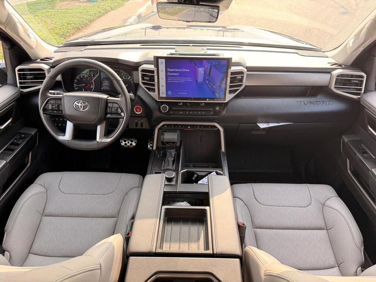 Toyota Tundra Premium option 360 Camera, leather seats 2024-4-4