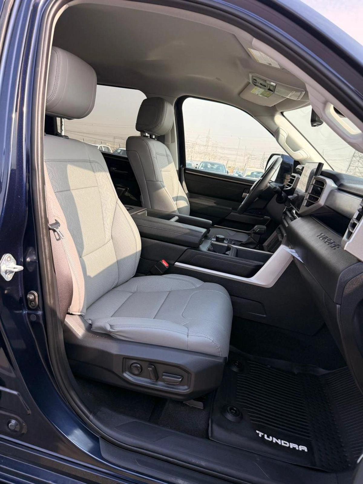 Toyota Tundra Premium option 360 Camera, leather seats 2024-5-5