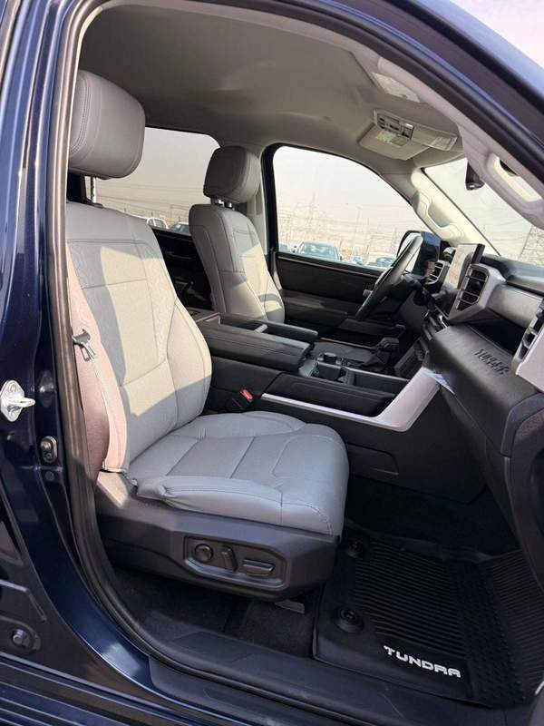 Toyota Tundra Premium option 360 Camera, leather seats 2024