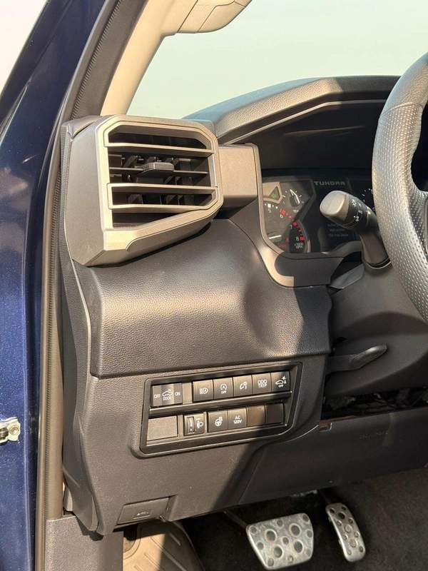 Toyota Tundra Premium option 360 Camera, leather seats 2024