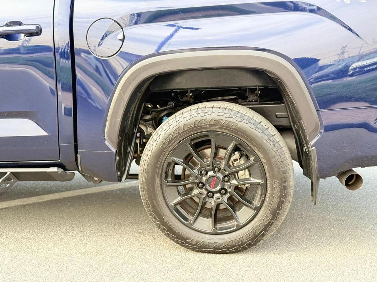 Toyota Tundra Premium option 360 Camera, leather seats 2024-18-18